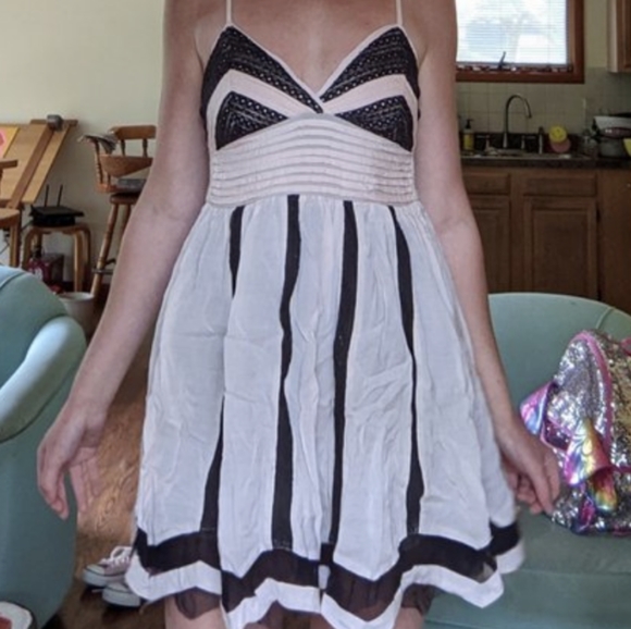 Billabong light pink and black mesh mini dress - Picture 6 of 7